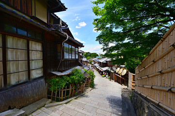 夏の京都の二寧坂