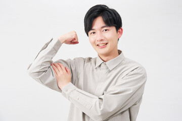 男性　力こぶのポーズ　20代　白背景