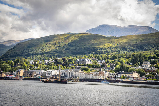 view of fort william from loch linnhe, ben nevis in background, scotland, highlands, uk