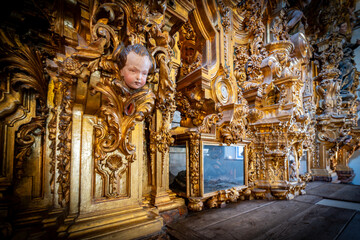  Sevilla, España. 1 de julio de 2025. Las amplias calles arboladas cerca del centro histórico de Sevilla, España,