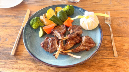 lamb chops with vegetables