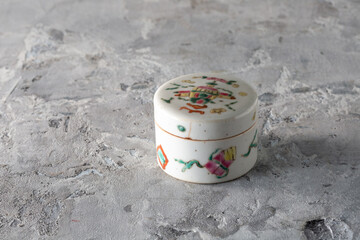 Shunikuire Chinese Famille Rose Seal Paste Box, Porcelain, 1960s, Marked by Chinese Relics Bureau