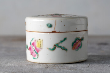Shunikuire Chinese Famille Rose Seal Paste Box, Porcelain, 1960s, Marked by Chinese Relics Bureau