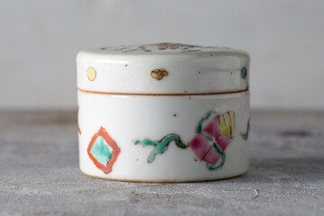 Shunikuire Chinese Famille Rose Seal Paste Box, Porcelain, 1960s, Marked by Chinese Relics Bureau