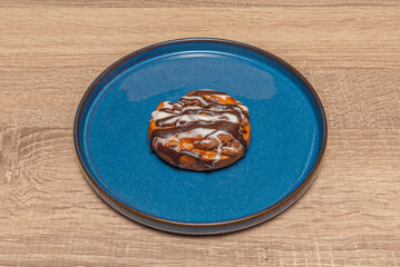 Exquisite cinnamon rolls with coffee icing and caramelized almonds