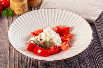 Salad with stracciatella and tomato