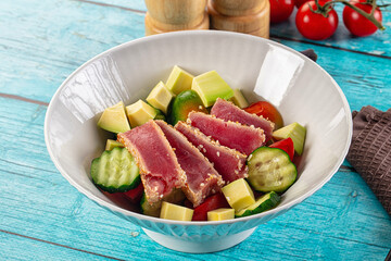 Salad with tuna tataki and avocado