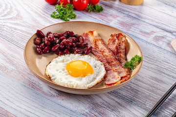 English breakfast with egg, bean and bacon