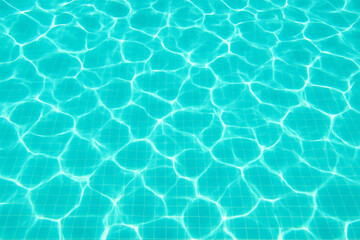 Obraz premium Abstract shimmering turquoise water surface with light reflections and ripples