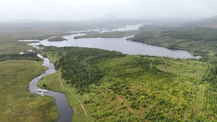 survol du parc national du Connemara en Irlande et de la côte