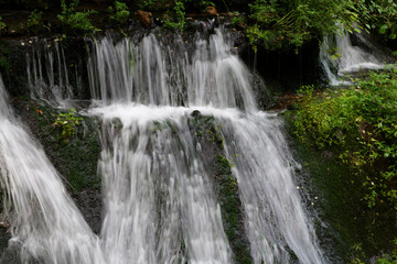 静かな流れに癒される滝の風景　軽井沢白糸の滝