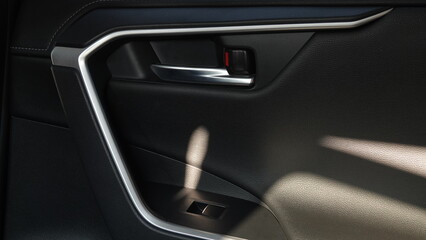 Naklejka premium Uchwyt otwierający drzwi samochodu od wewnątrz