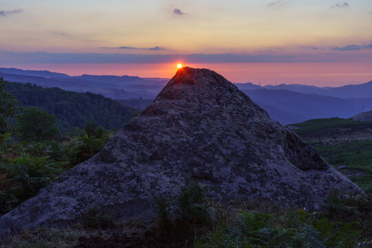 Tramonto ai megaliti