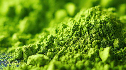 Obraz premium Close-up of vibrant green matcha powder with a textured surface, showcasing its fine granules and rich color