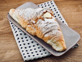 바삭하고 달콤한 크림 크루아상