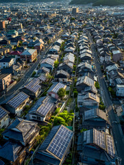 ソーラーパネルがかなり普及した住宅街