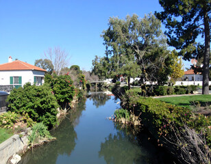 Obraz premium Canal scene with residential properties