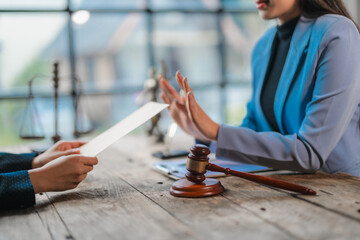 Obraz premium Lawyer rejecting document proposed by client during meeting in law firm