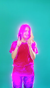 Scan Sweep Glow &ndash; Neon Scribble Outline Motion Effect Vertical