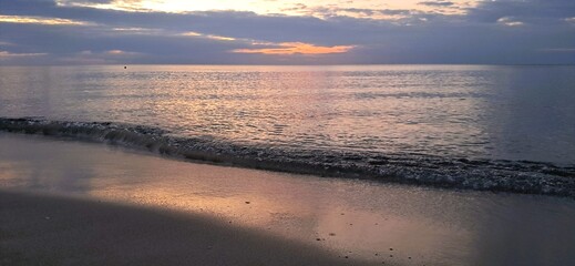 morze bałtyckie w polsce wsch&oacute;d zach&oacute;d sł&oacute;ńca krynica morska kąty rybackie sztutowo stegna poland mikoszewo jantar woda