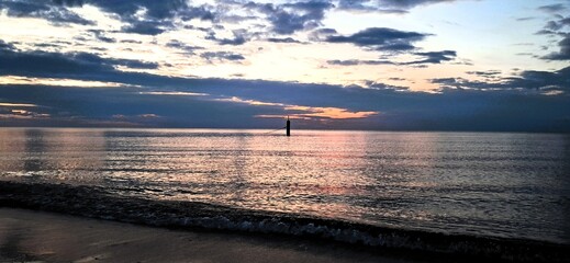 morze bałtyckie w polsce wsch&oacute;d zach&oacute;d sł&oacute;ńca krynica morska kąty rybackie sztutowo stegna poland mikoszewo jantar woda