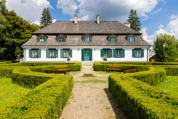 Moniak Manor House in Janowiec – Historic Noble Residence in Poland