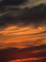 Obraz premium Dramatic sky at sunset with fiery colors