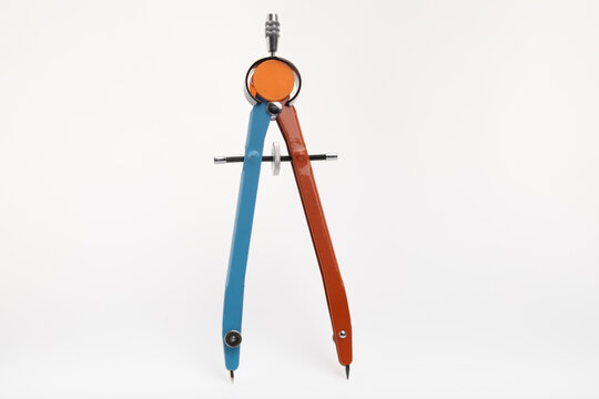 a drawing instrument used for drawing circles or arcs, and for measuring distances, especially on maps.