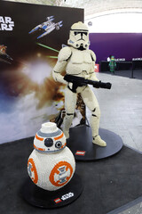 Naklejka premium Statues made from Lego toy bricks of a Stormtrooper and the BB-8 droid from the Star Wars movie