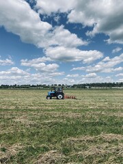Fototapeta premium tractor in field