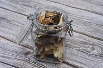 Mix of dried wild mushrooms, yellow boletus, oyster, portobello and porcini.