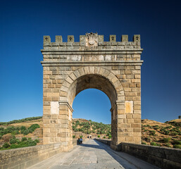 Fototapeta premium Central arch of Alcántara Bridge showcases Renaissance architecture