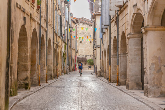 Fototapeta Tarascon Provence france arcade street