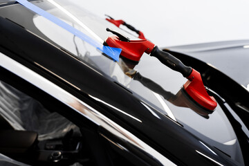 Windshield removal and installation using suction lifters. Windshield replacement using lifting...
