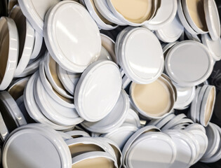 Metal lids for cans