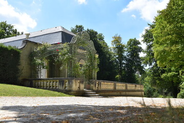 Entrée de la Maison de Sylvie, dans le parc du Château de Chantilly.