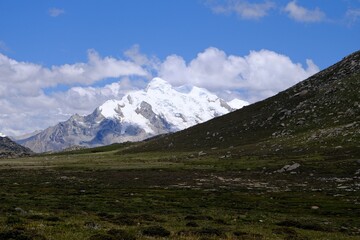 Fototapeta premium Snow-capped mountains with clear blue sky
