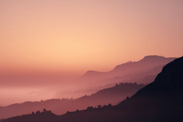 Fototapeta premium breathtaking sunset in national park featuring majestic cliffs and undisturbed natural beauty