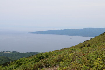 春の佐渡島。トンデン山ハイキング。両津湾を望む。