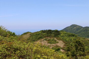 春の佐渡島。トンデン山ハイキング。尻立山中腹からの眺望。