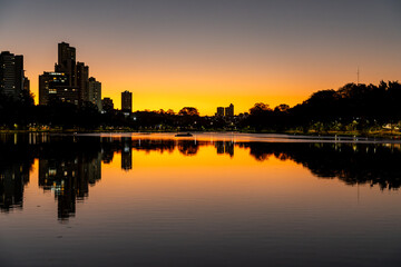 Fototapeta premium Por do sol no Lago Igapó - Londrina - PR