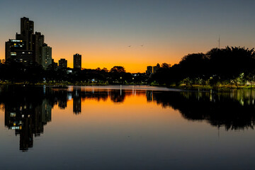 Fototapeta premium Por do sol no Lago Igapó - Londrina - PR