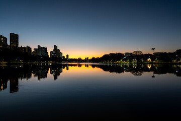 Naklejka premium Por do sol no Lago Igapó - Londrina - PR