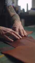 Obraz premium Leatherworking process. Hands shaping leather