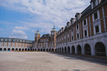 Obraz premium 道の駅 神戸フルーツ・フラワーパーク大沢、ヨーロピアン風な建物と風景、神戸、日本