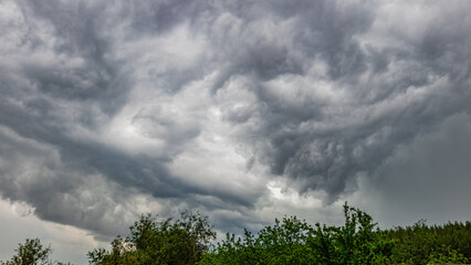 clouds in the sky before a thunderstorm