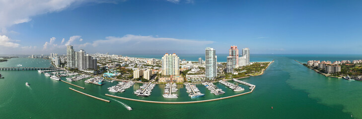 Naklejka premium Panorama of Miami Beach. Aerial view of South Pointe Park and South Beach in Miami Beach. Miami skyline on a sunny day.