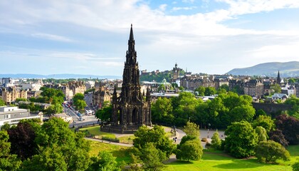Fototapeta premium Panoramic view of Edinburgh city with monument