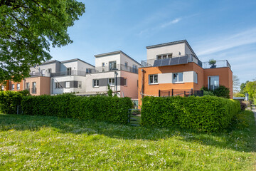 Modern terraced house in Augsburg with solar balconies and green living