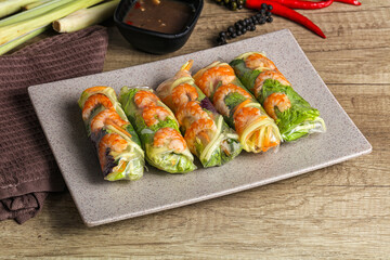 Vietnamese spring roll with prawn and mango